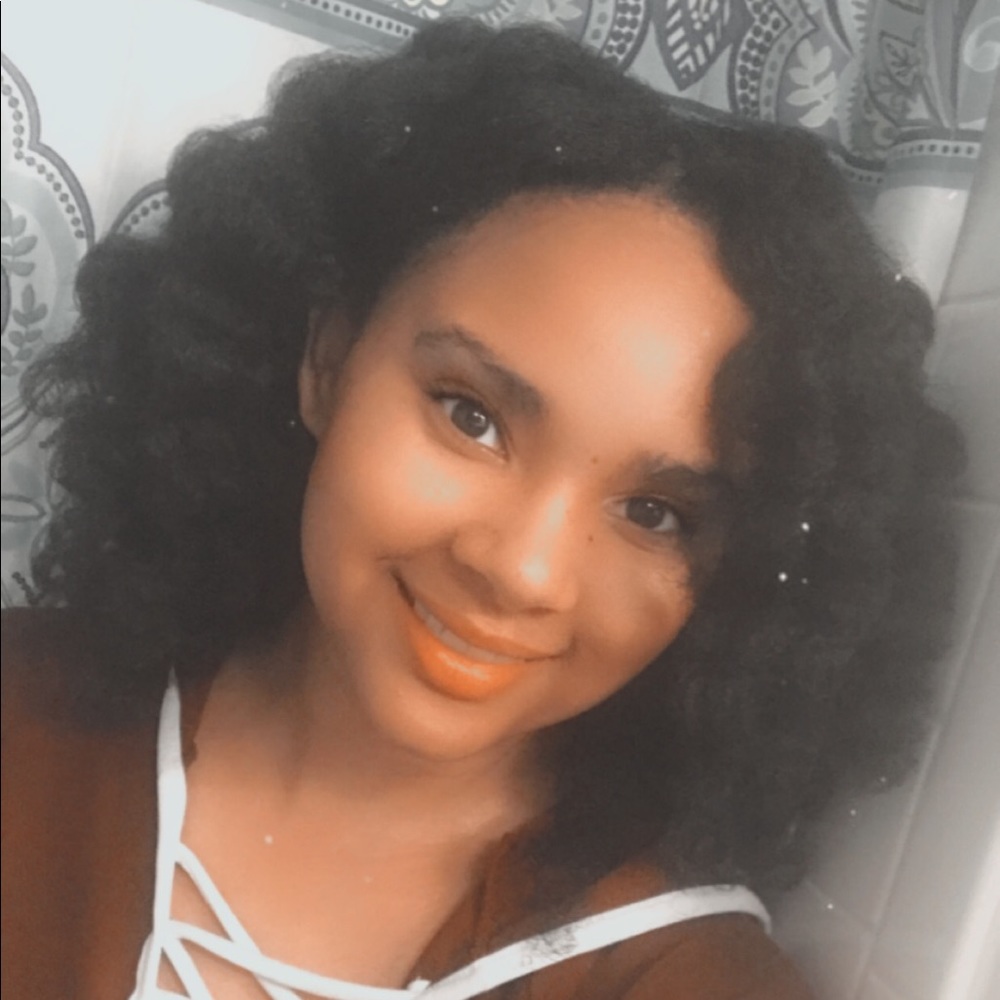 Meet your Posher, Angelica